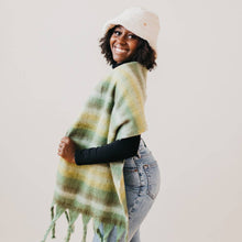 Load image into Gallery viewer, Pretty Simple - Adventure Ombre Scarf: Gray