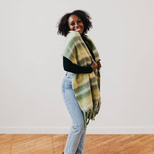 Load image into Gallery viewer, Pretty Simple - Adventure Ombre Scarf: Gray