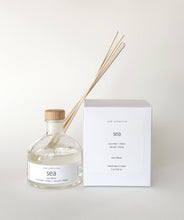 Load image into Gallery viewer, yam collective - Reed Diffuser- SEA cucumber, melon, freesia
