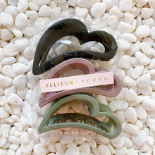 Load image into Gallery viewer, Ellison+Young - Behalf Of Your Heart Hair Claw Set: Black
