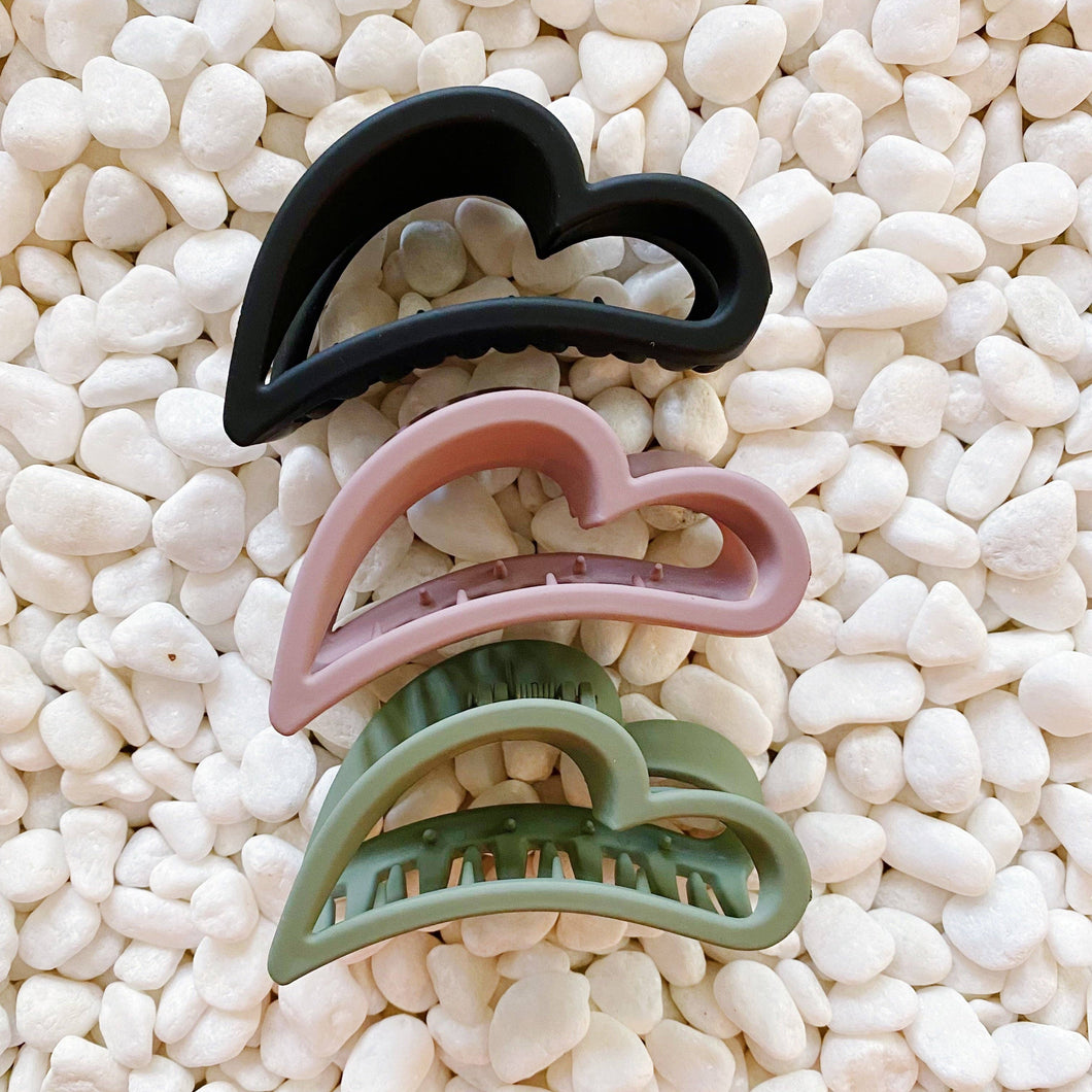 Ellison+Young - Behalf Of Your Heart Hair Claw Set: Black